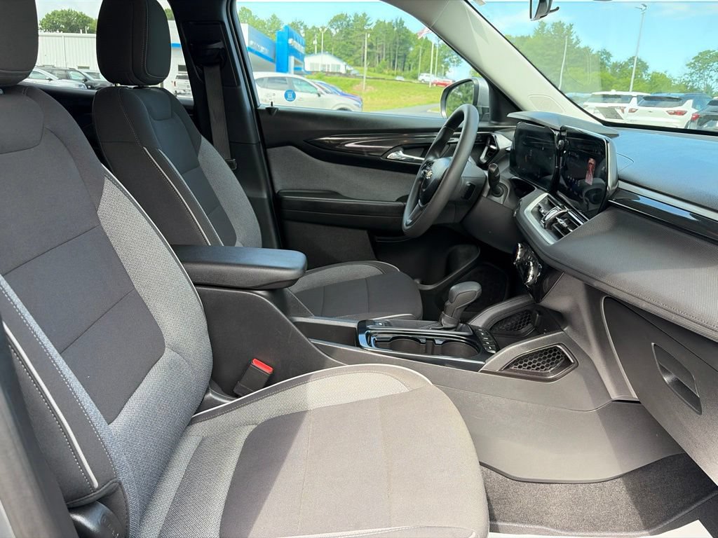 Used 2025 Chevrolet TrailBlazer LT AWD/4WD image 37