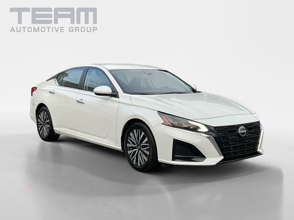 Used 2023 Nissan Altima 2.5 SV image 1