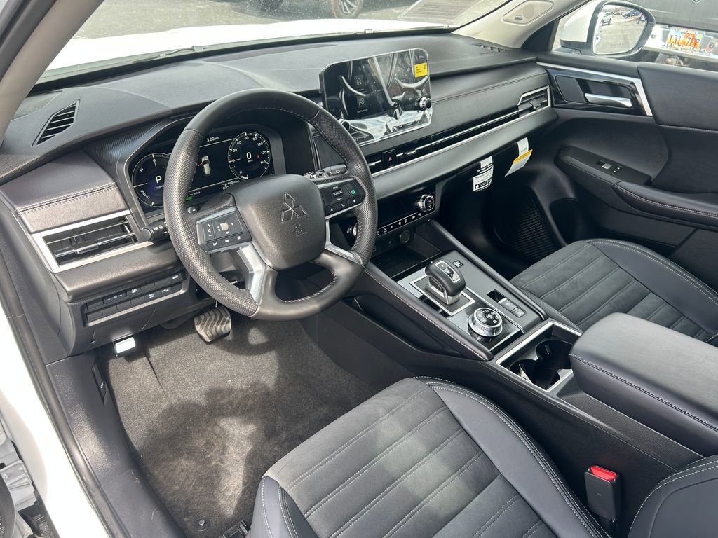 Used 2025 Mitsubishi Outlander 4WD Plug-In Hybrid image 26
