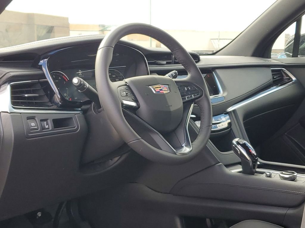 New 2025 Cadillac XT6 Luxury image 10