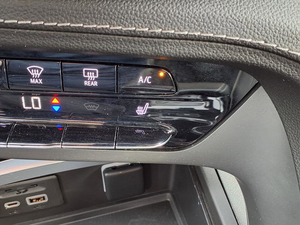 Used 2022 Buick Envision Essence w/ Technology Package I image 9