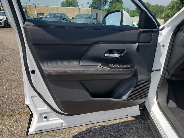 New 2025 Nissan Kicks SR w/ SR Premium Package image 12