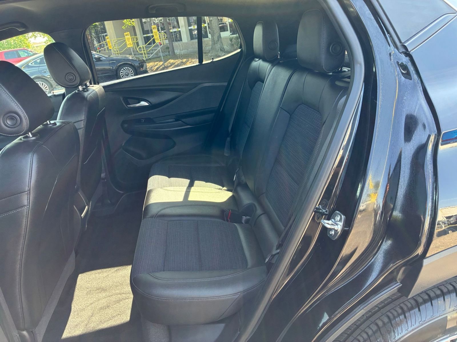 Used 2025 Buick Envista Preferred image 25