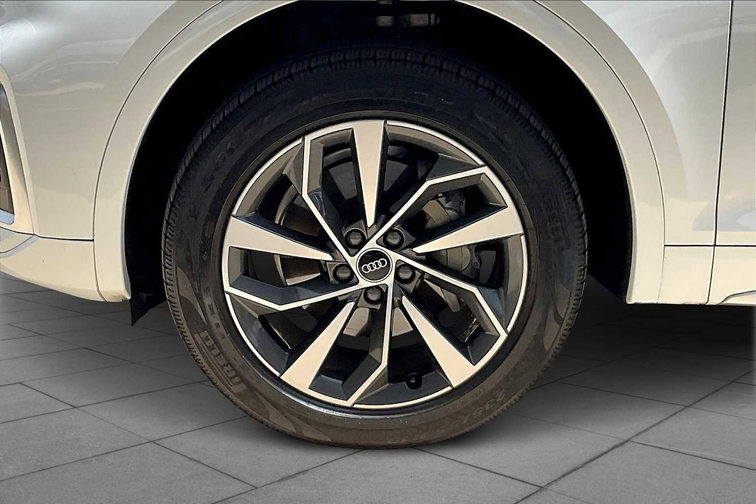 Used 2021 Audi Q5 2.0T Premium w/ Convenience Package image 10