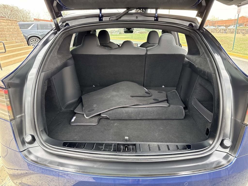 Used 2022 Tesla Model X image 25