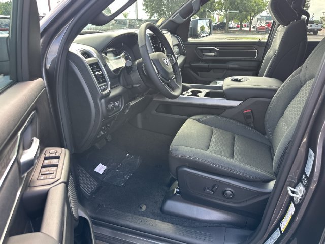 New 2027 RAM 1500 4x4 Crew Cab image 9