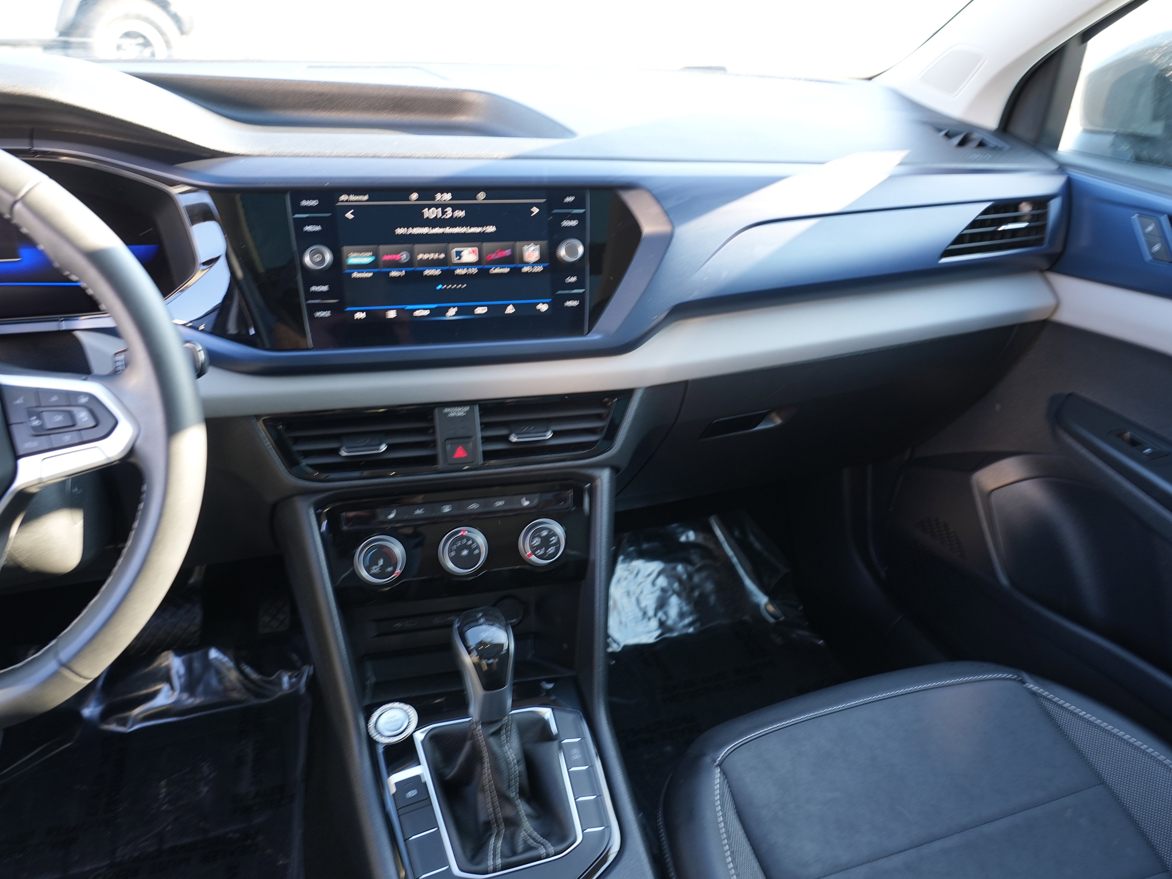 Used 2023 Volkswagen Taos SE image 23