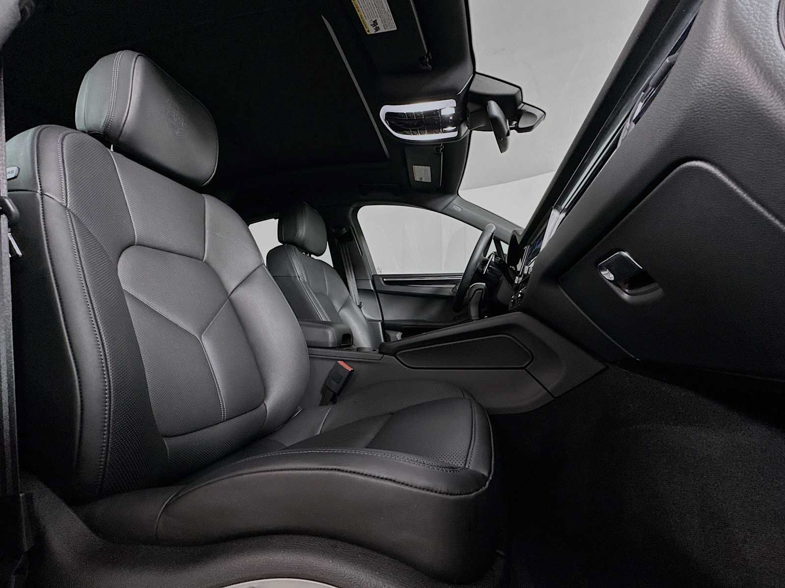 Certified 2026 Porsche Macan AWD/4WD image 29