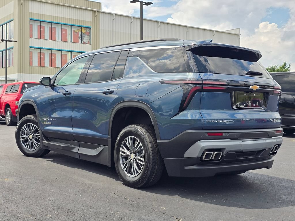 Used 2026 Chevrolet Traverse LT w/ Driver Confidence Package FWD image 6