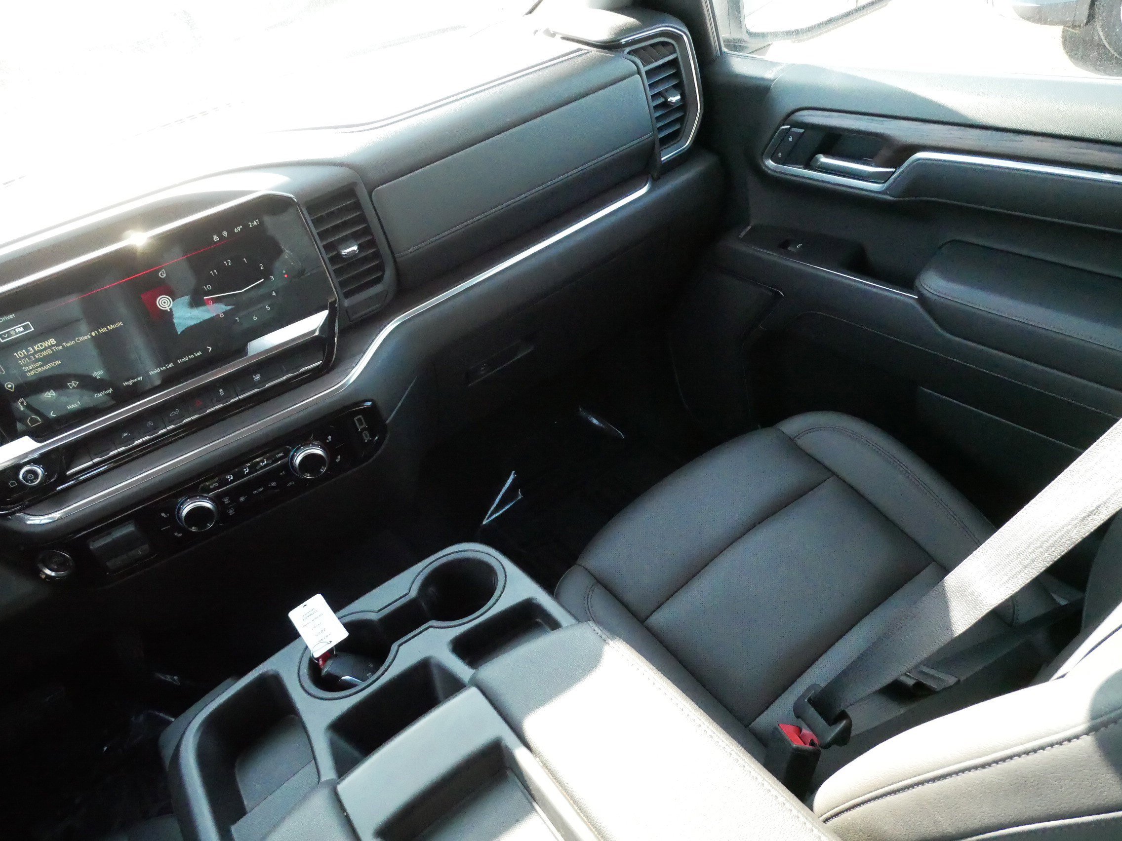 Used 2025 GMC Sierra 1500 SLT AWD/4WD image 11