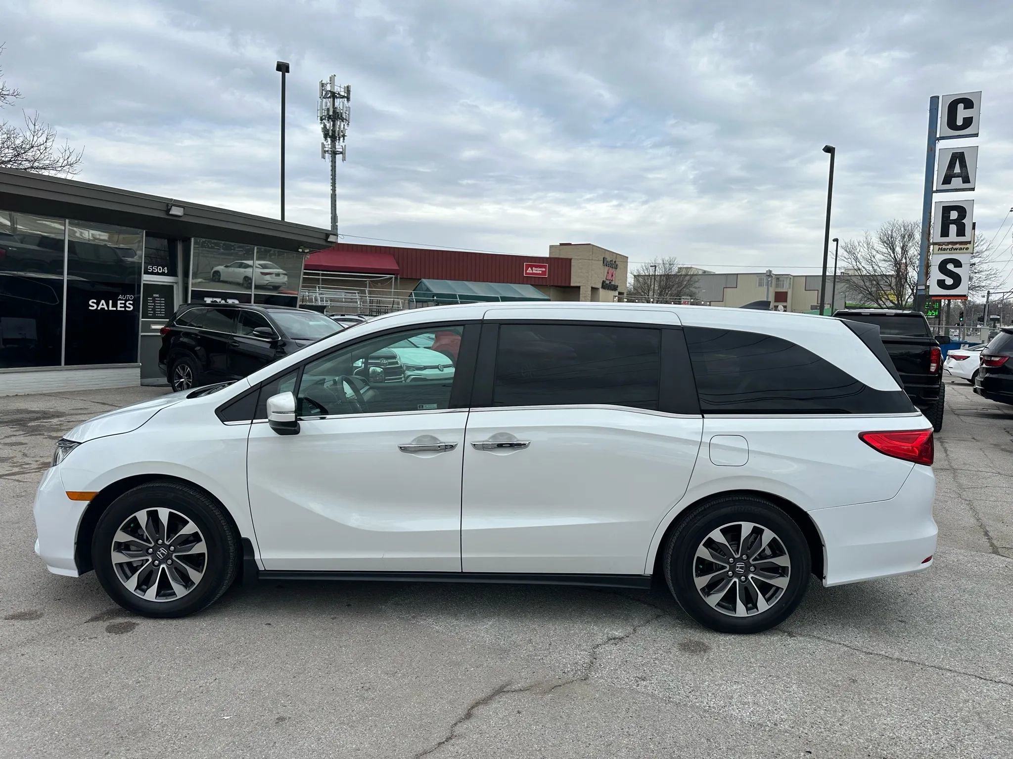Used 2023 Honda Odyssey EX-L image 2