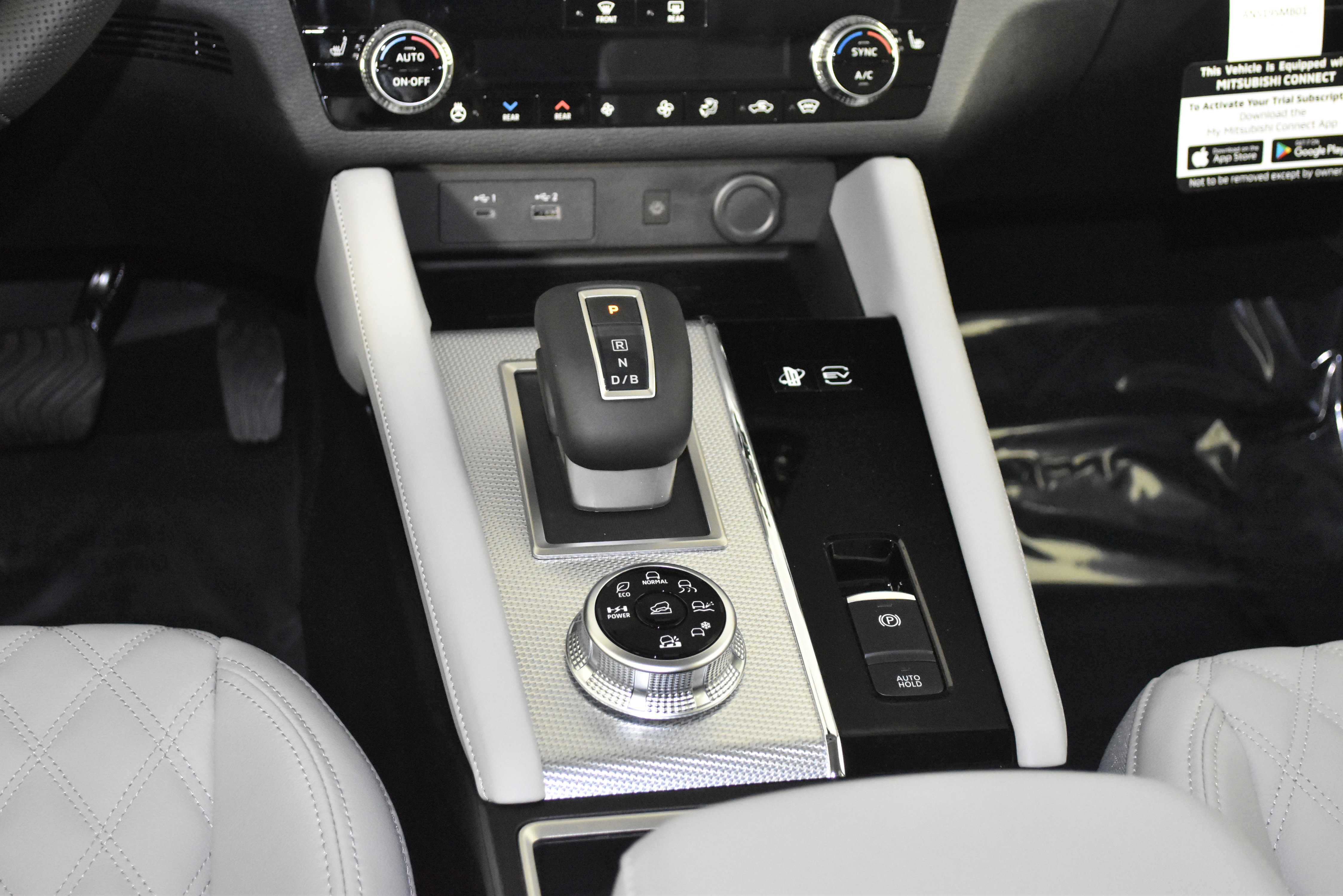 Used 2025 Mitsubishi Outlander SEL image 13