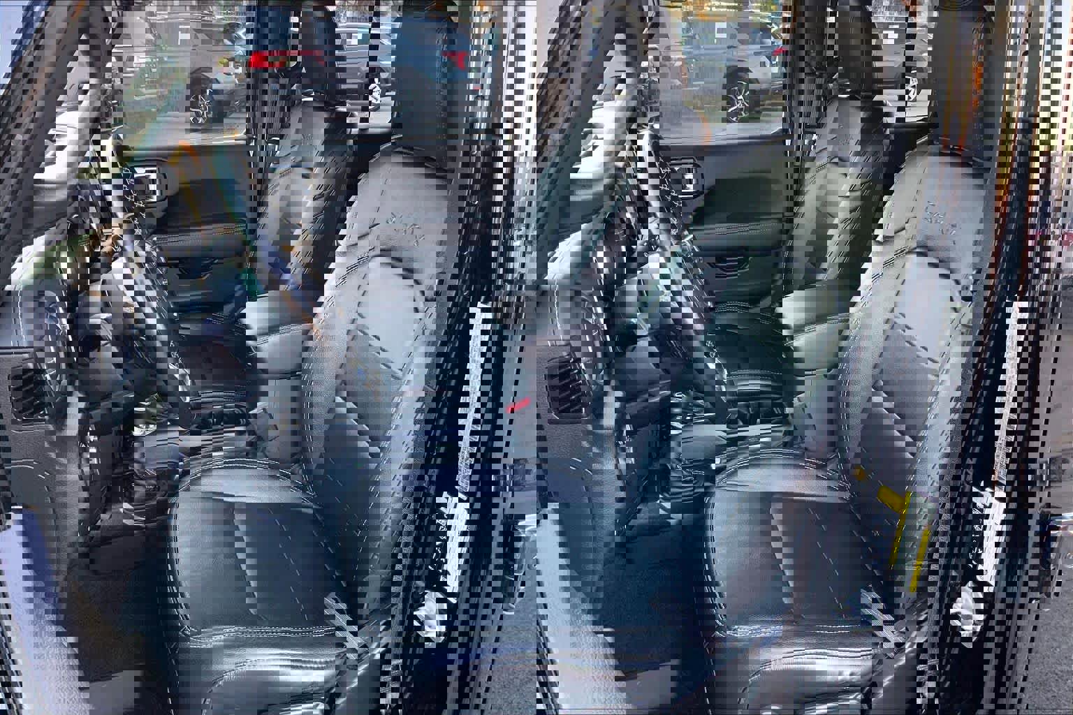 Used 2022 Jeep Wrangler Unlimited Sahara w/ Cold Weather Group image 17