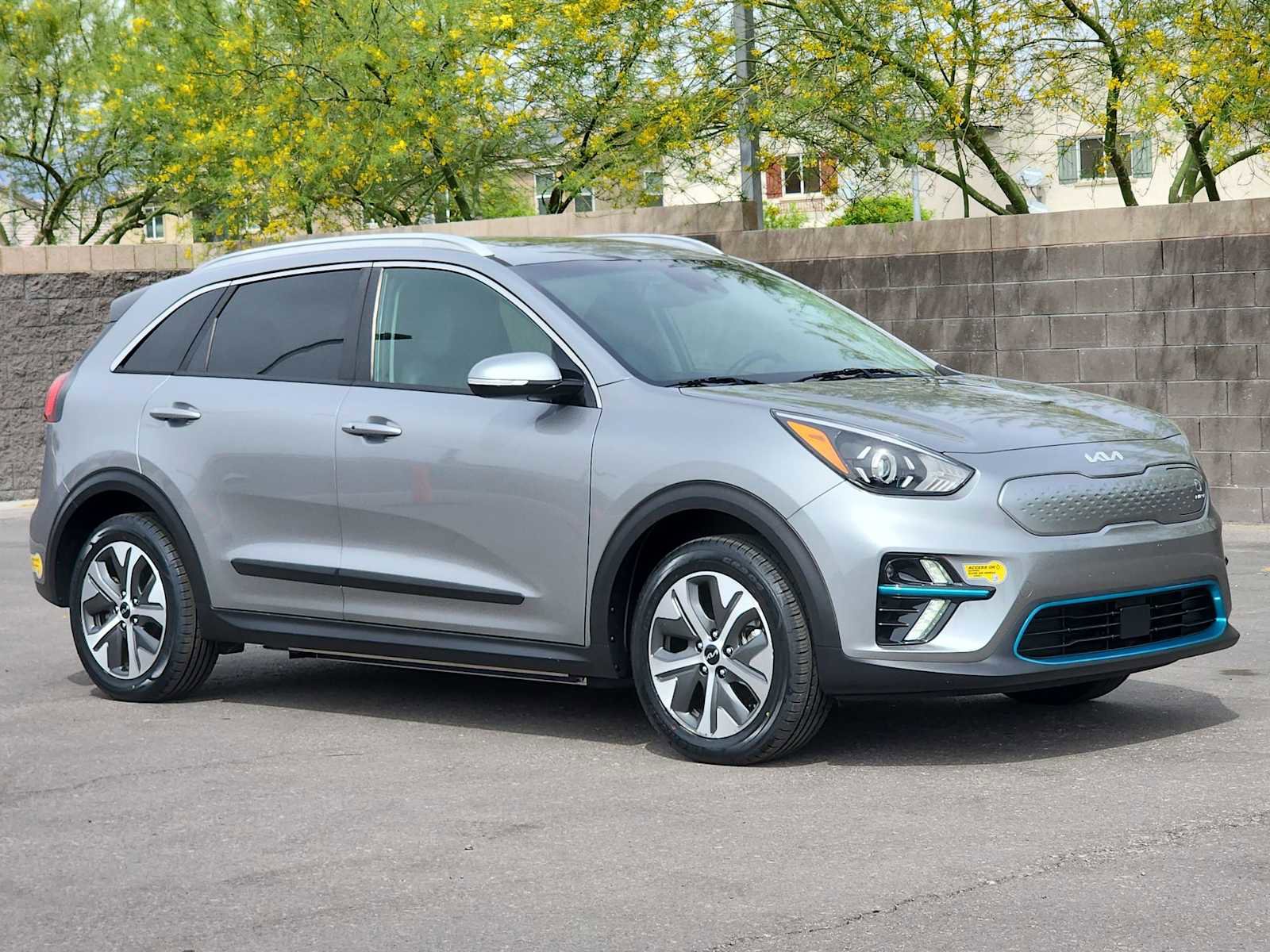 Used 2022 Kia Niro EX Premium image 3
