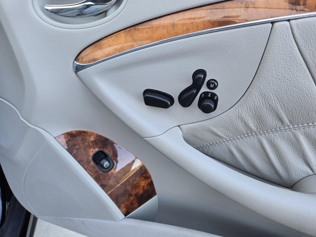 Used 2005 Mercedes-Benz CLK 500 Cabriolet image 50