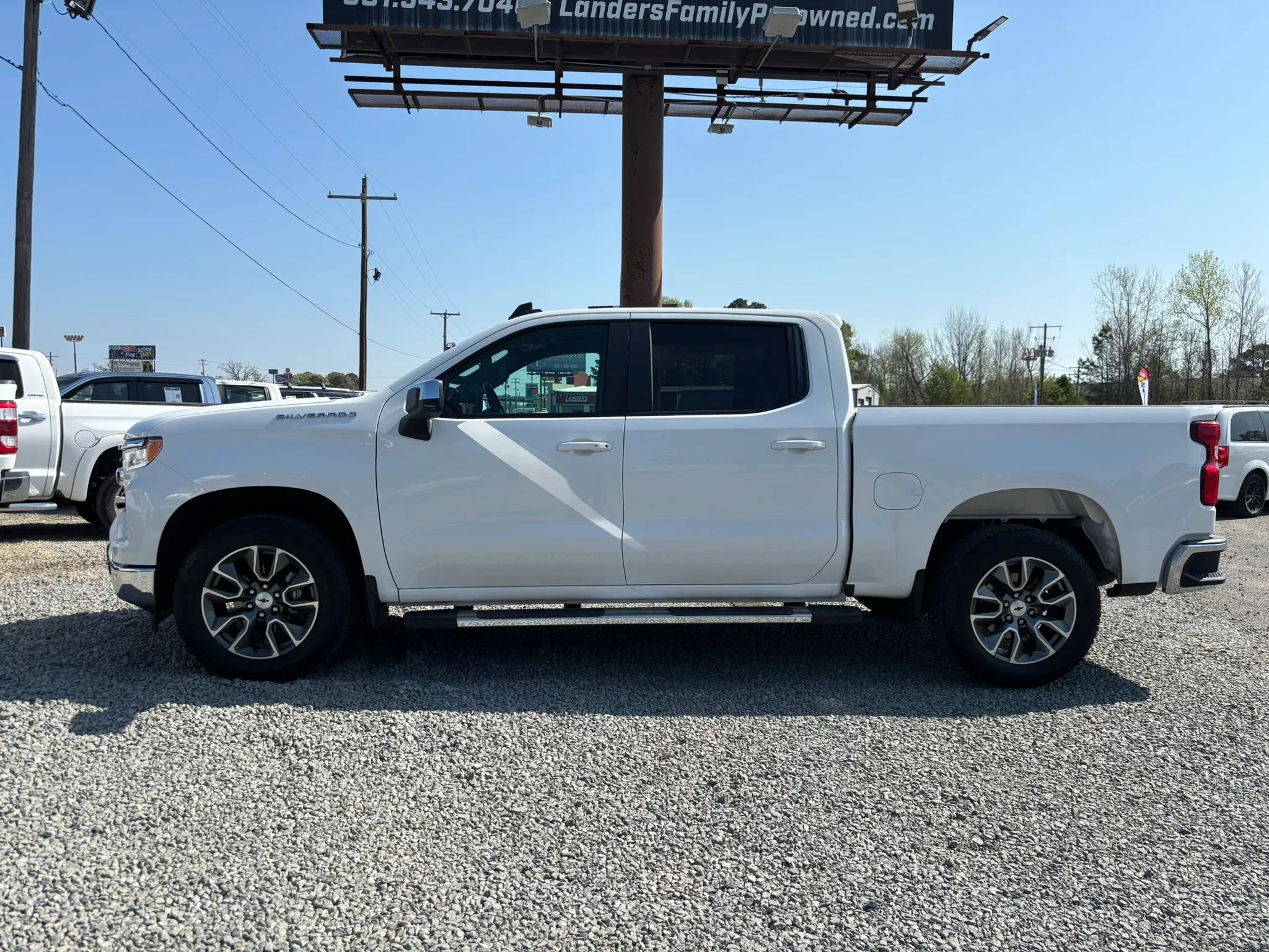 Used 2023 Chevrolet Silverado 1500 LT image 2
