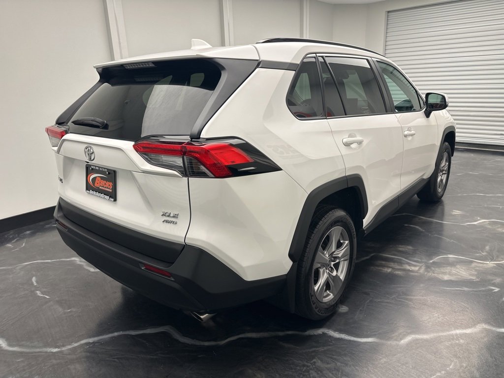 Used 2022 Toyota RAV4 XLE image 3