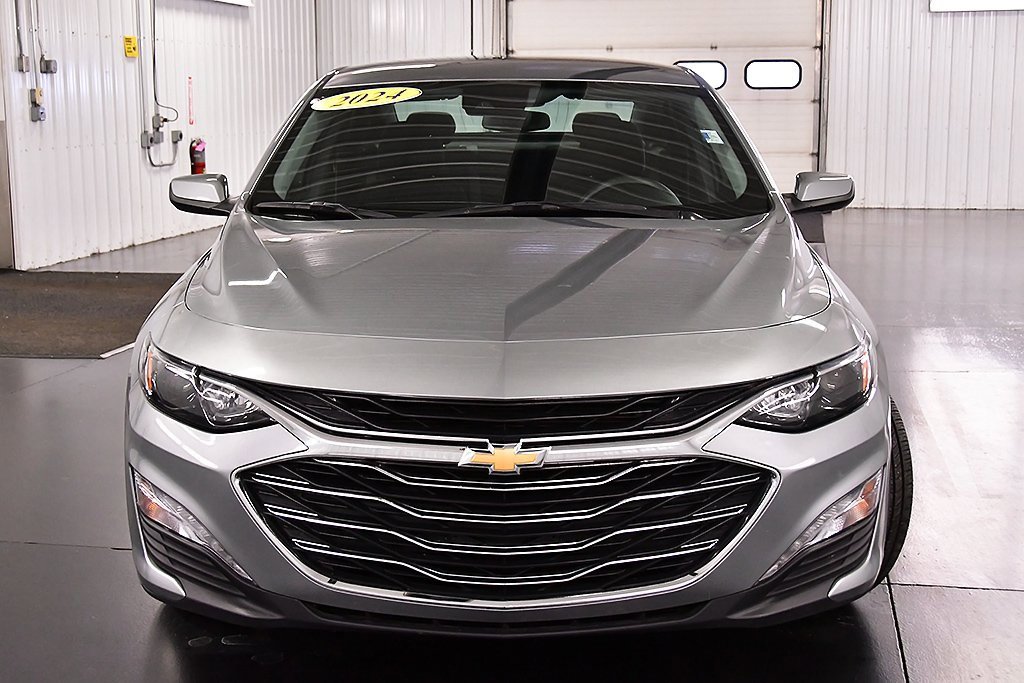 Used 2024 Chevrolet Malibu LT image 2