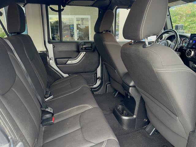 Used 2015 Jeep Wrangler Unlimited Sahara w/ Connectivity Group AWD/4WD image 13