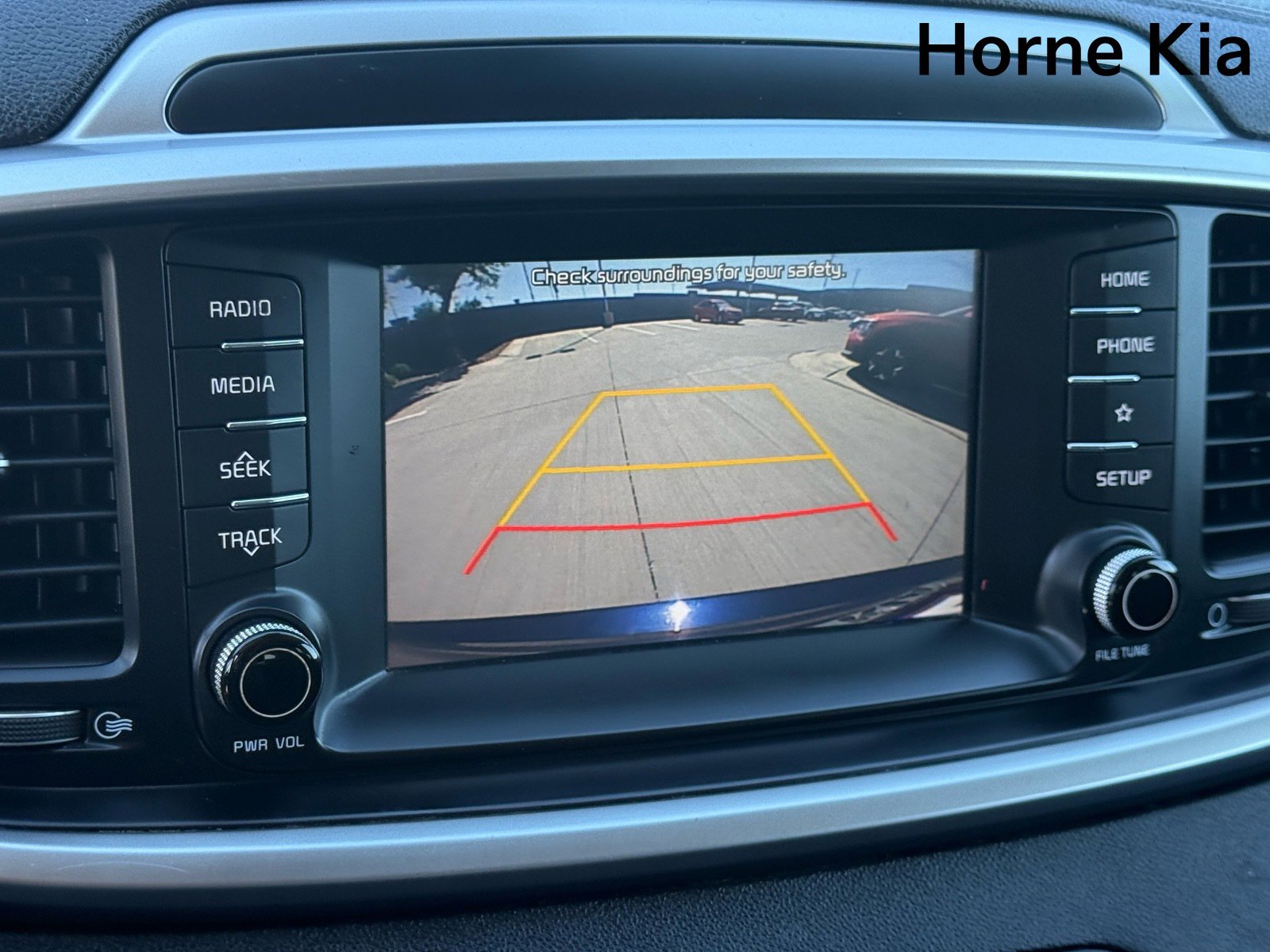 Used 2020 Kia Sorento LX image 18