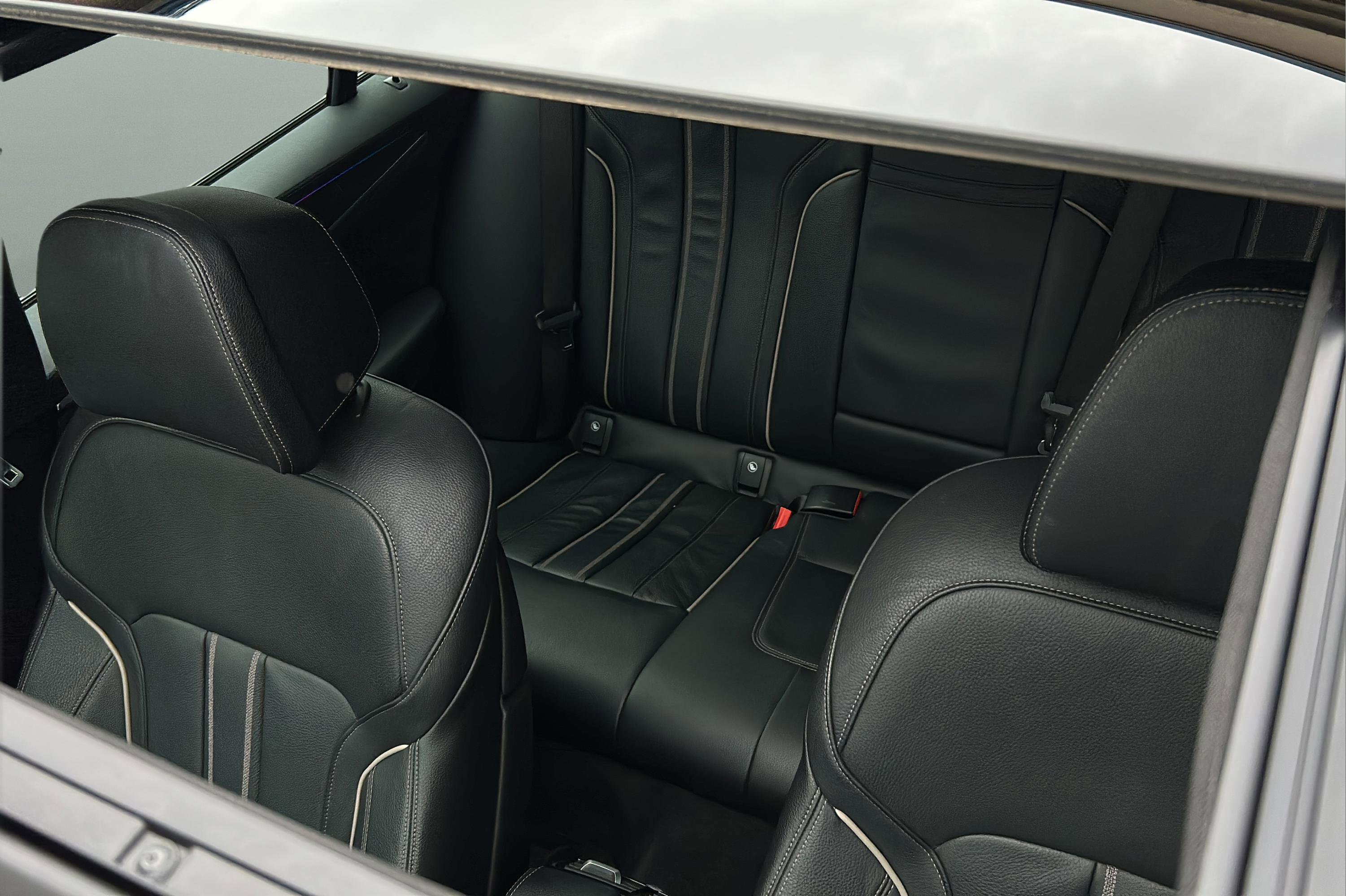 Used 2018 BMW M550i xDrive image 26