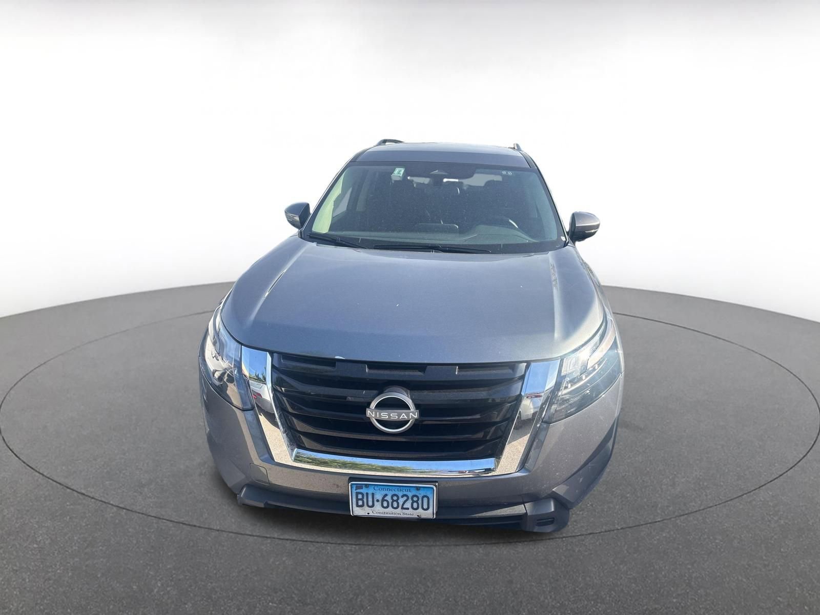 Used 2025 Nissan Pathfinder SV image 3