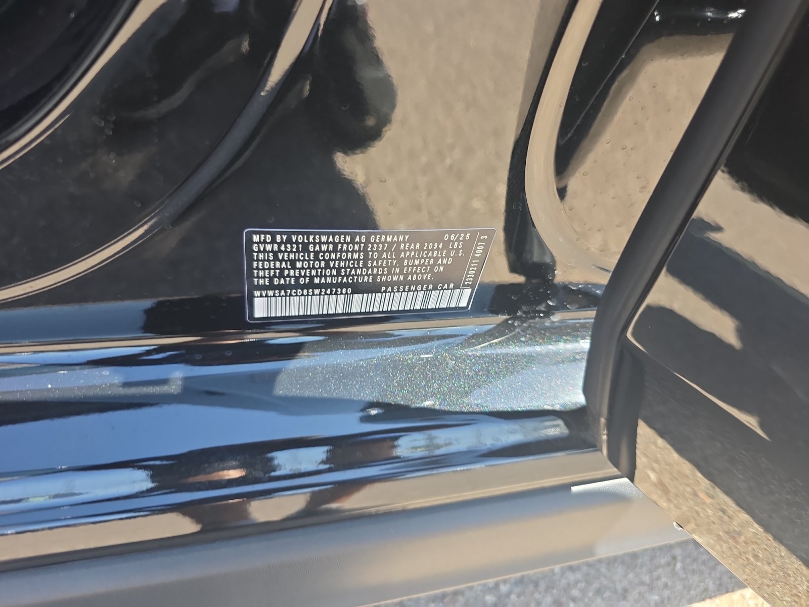 Certified 2025 Volkswagen Golf S FWD image 25
