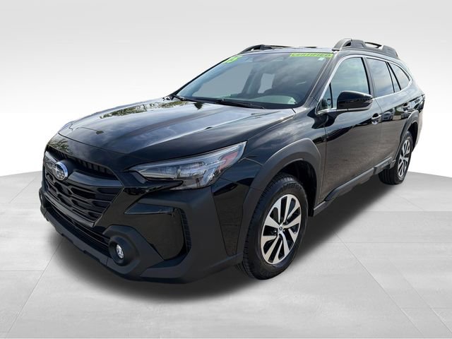 Used 2025 Subaru Outback Premium image 3