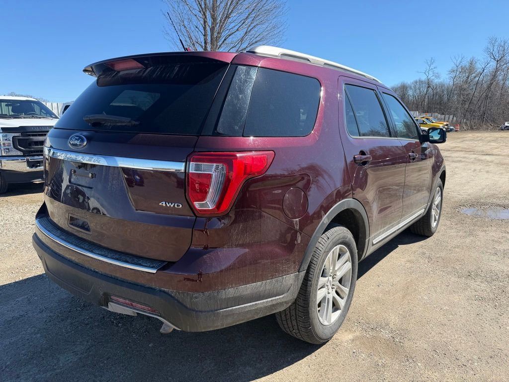 Used 2018 Ford Explorer XLT w/ Equipment Group 202A image 5