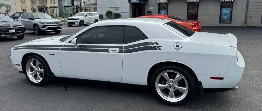 Used 2010 Dodge Challenger R/T RWD image 2