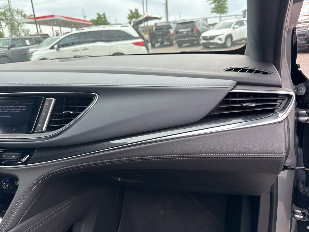 Used 2024 Buick Enclave Essence AWD/4WD image 21