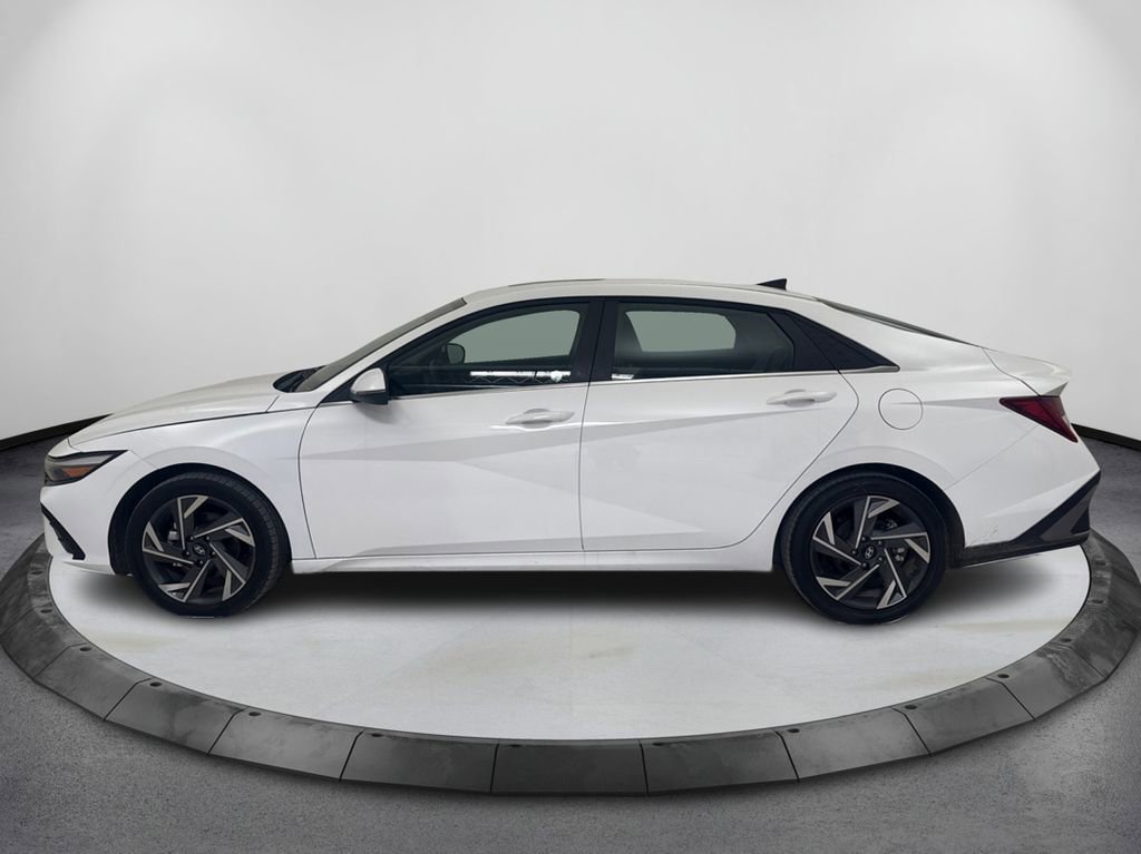 Used 2025 Hyundai Elantra Limited FWD image 8