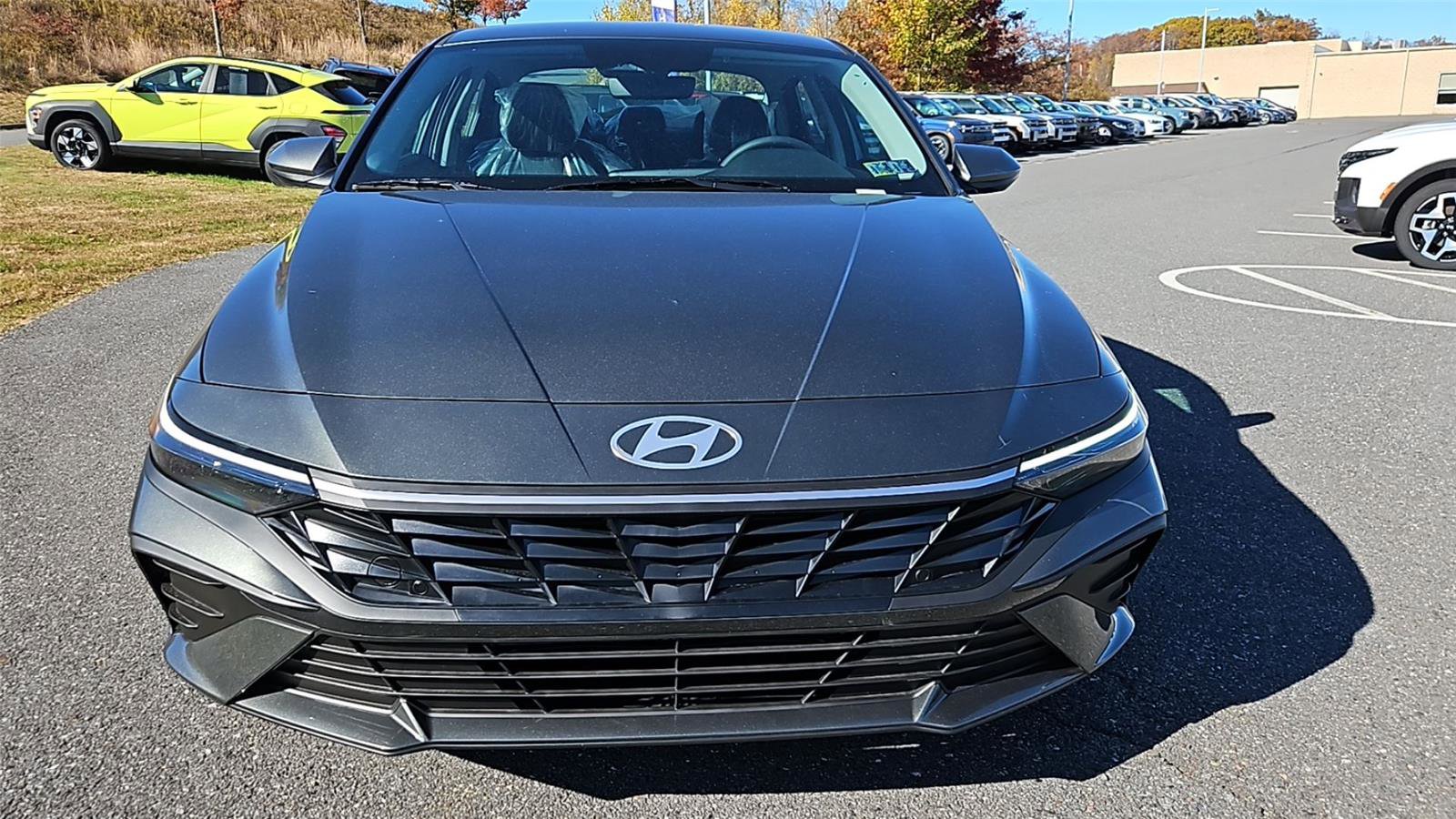 New 2025 Hyundai Elantra SE image 2