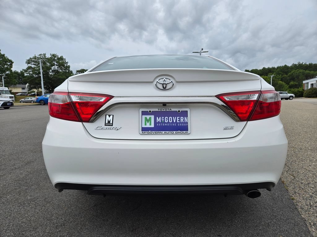 Used 2016 Toyota Camry SE w/ Moonroof Package FWD image 4