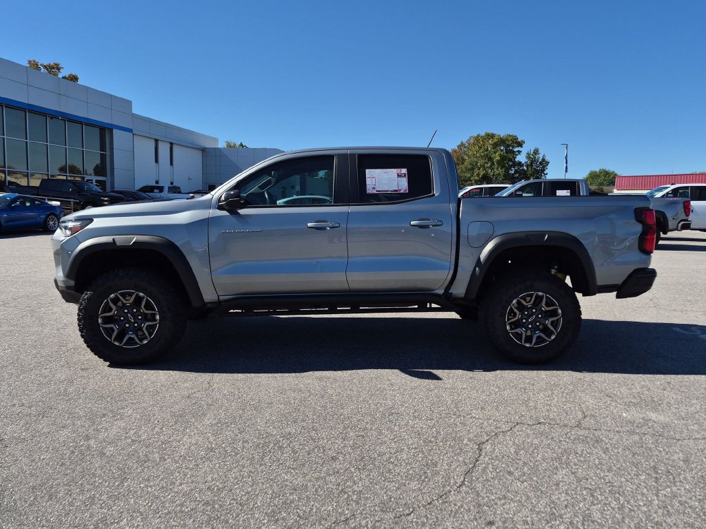 Used 2025 Chevrolet Colorado ZR2 w/ Technology Package AWD/4WD image 7