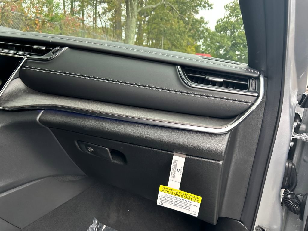 New 2025 Jeep Grand Cherokee Overland w/ Adv Protech Group III image 28