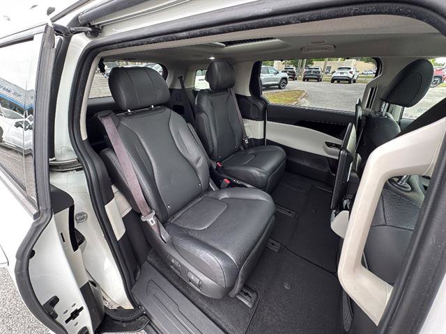 Used 2022 Kia Carnival SX Prestige image 15