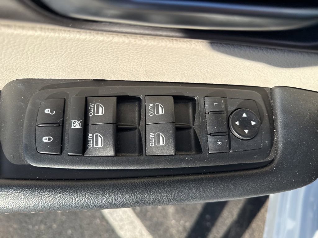 Used 2020 Chrysler Pacifica Touring-L Plus w/ Tire & Wheel Group FWD image 15
