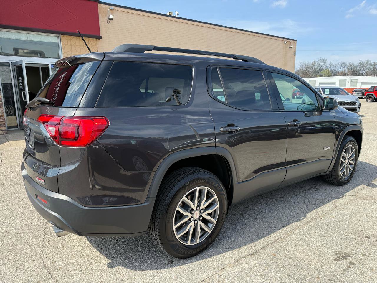 Used 2017 GMC Acadia SLE w/ Driver Alert Package I AWD/4WD image 6