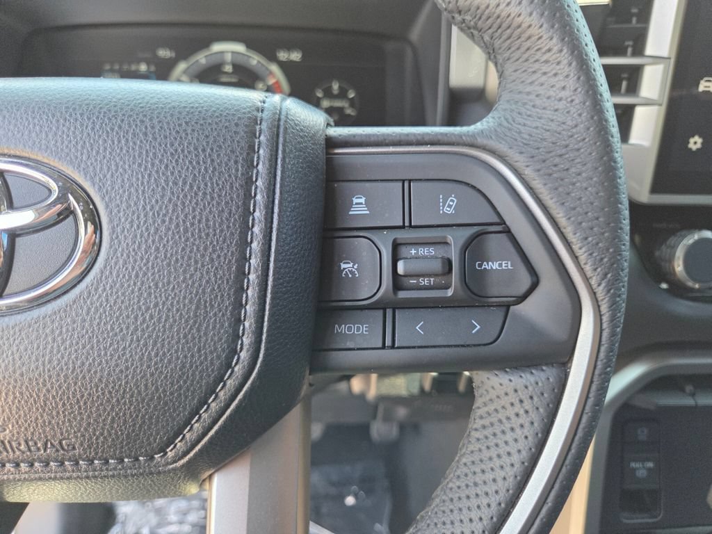 Used 2025 Toyota Tundra Limited AWD/4WD image 28
