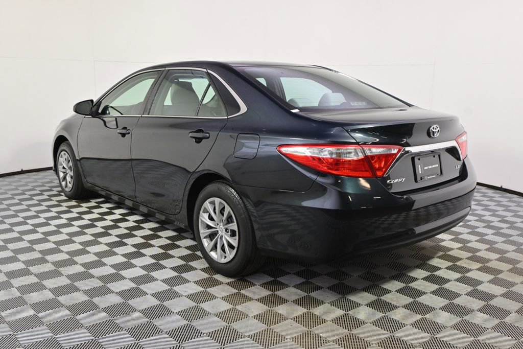 Used 2015 Toyota Camry LE image 3