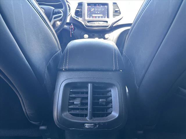 Used 2022 Jeep Cherokee Latitude w/ Sun & Sound Group AWD/4WD image 18