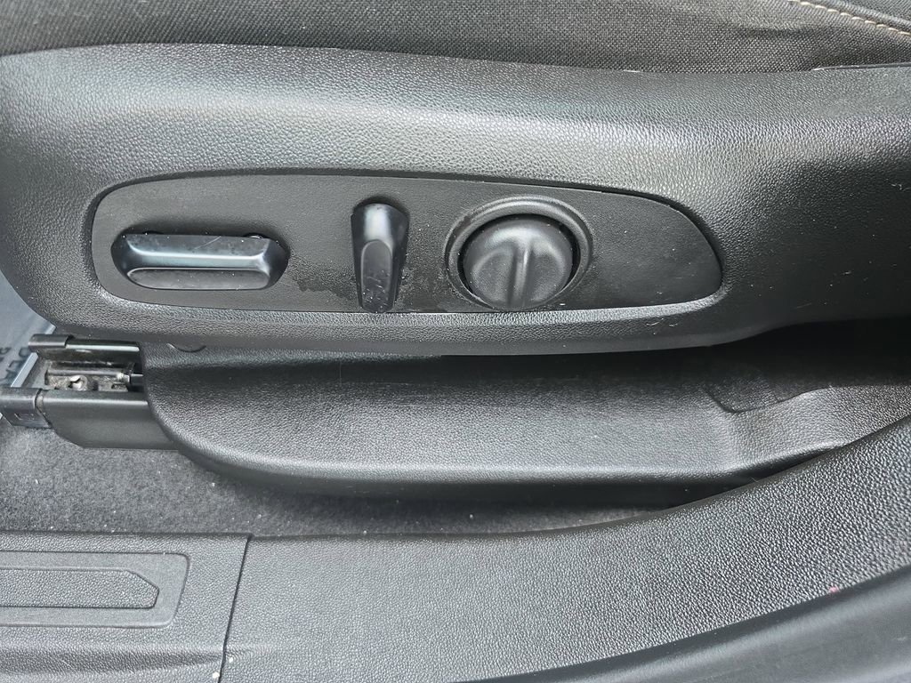 Used 2020 GMC Acadia SLE w/ Driver Convenience Package FWD image 28