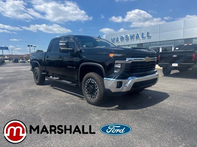 Used 2024 Chevrolet Silverado 2500 LT w/ Convenience Package AWD/4WD image 1