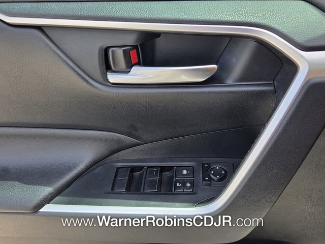 Used 2019 Toyota RAV4 XLE FWD image 32