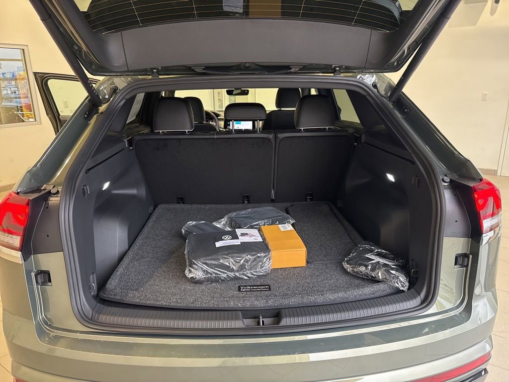 New 2026 Volkswagen Atlas Cross Sport SEL Premium R-Line image 16