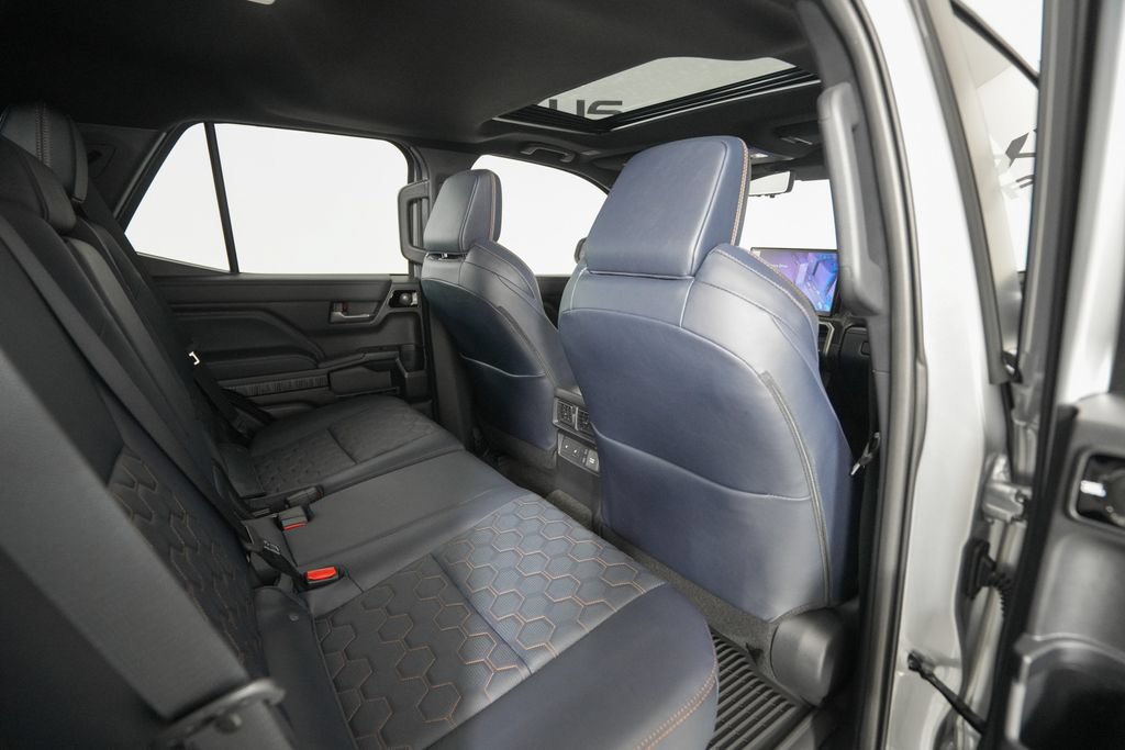 Used 2025 Toyota 4Runner Platinum AWD/4WD image 18