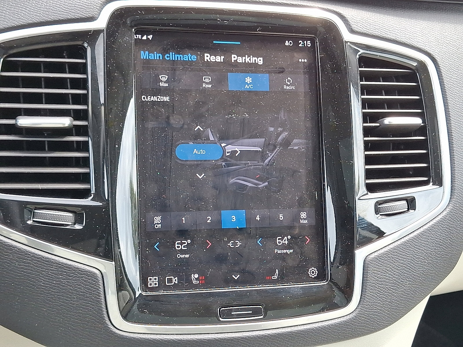 Used 2024 Volvo XC90 T8 Plus w/ Protection Package Premier image 17