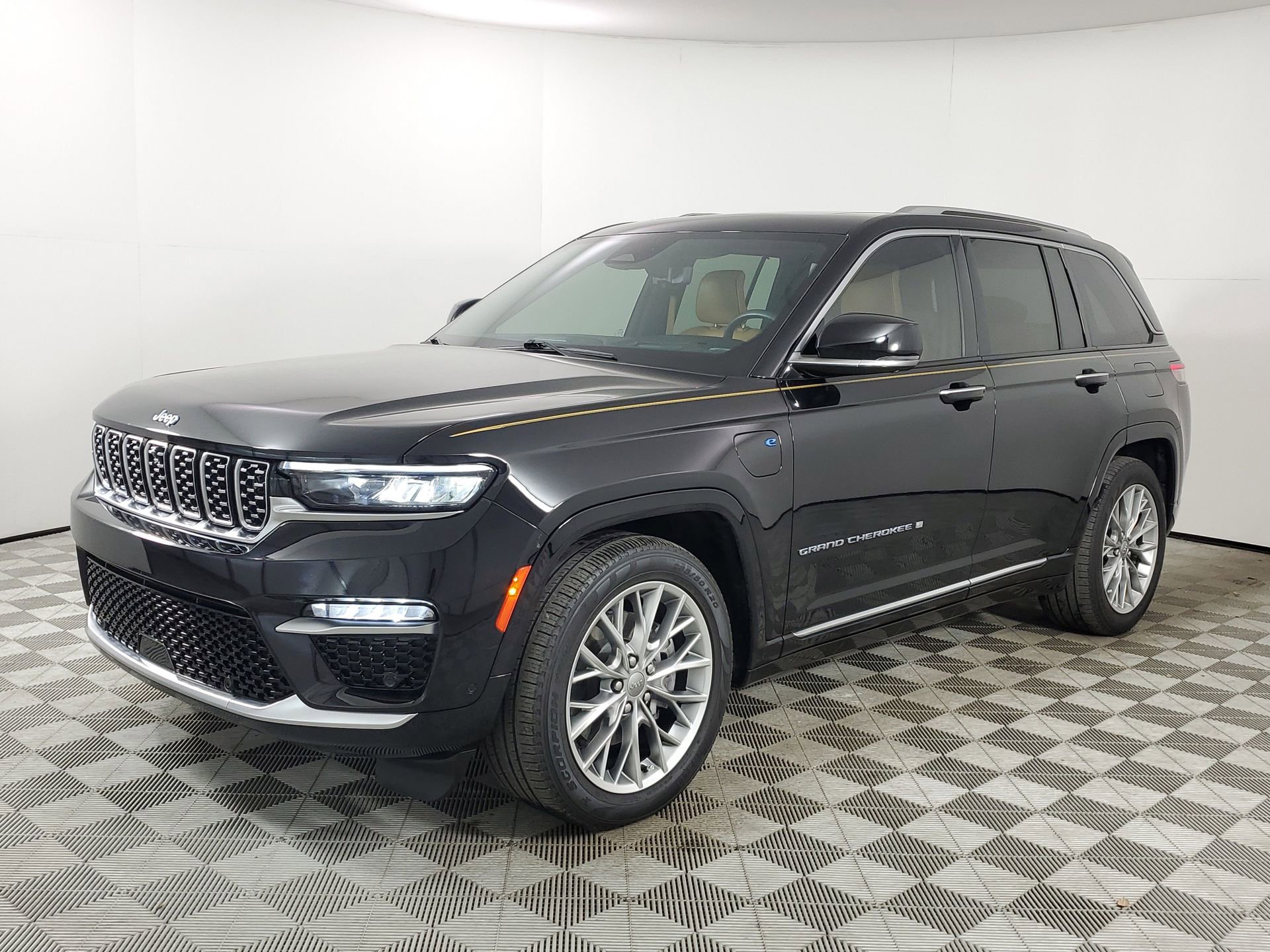 Used 2022 Jeep Grand Cherokee Summit w/ Advanced Protech Group IV image 4