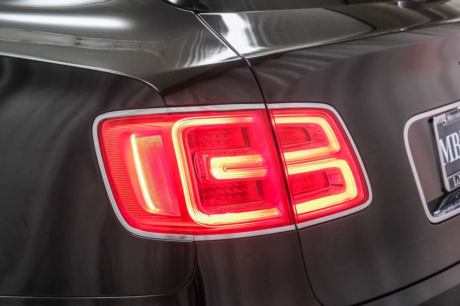 Used 2018 Bentley Bentayga AWD/4WD image 7